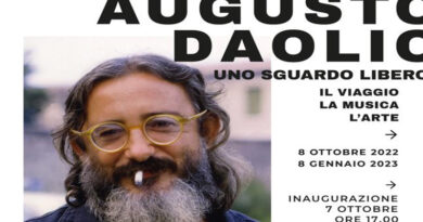 Augusto Daolio: uno sguardo libero il viaggio, la musica e l’arte, la mostra che ne ricorda la sua versatilità artistica