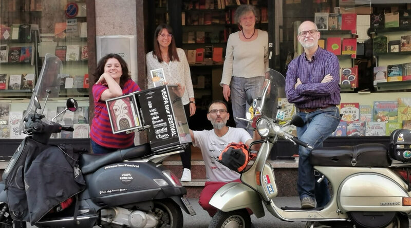 Nell'anno della Cultura la Vespa-Libreria di Fabio Mendolicchio è arrivata anche a Brescia
