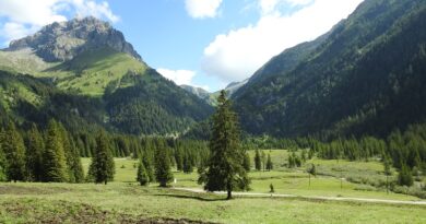 Adamello, la montagna che dona con il geopoeta Davide Sapienza e il coro Voci Dalla Rocca