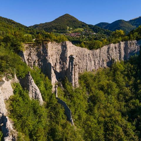 Le Piramidi di Erosione di Zone