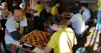 Simultanea di scacchi in piazza Loggia