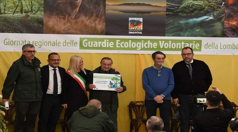 Il Consigliere Regionale Diego Invernici alla premiazione delle Guardie Ecologiche Volontarie