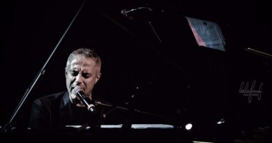 Enrico Giaretta, al pianoforte, accompagnerà Vincenzo Mollica nello spettacolo "L'arte di non vedere"