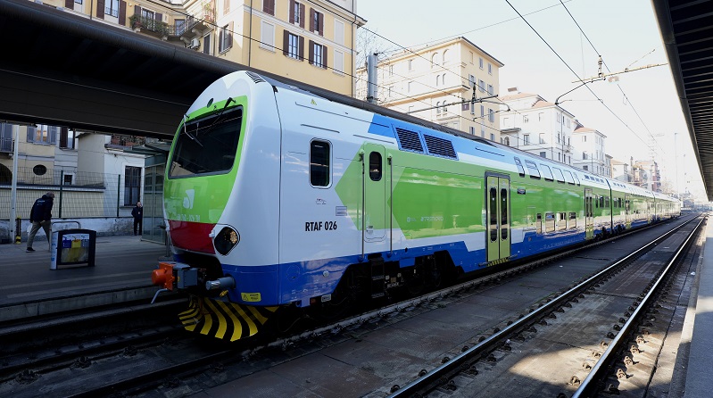 Più tecnologia, confort e sostenibilità: sui binari il primo treno ad alta frequentazione completamente rinnovato