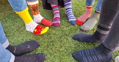 Anche in provincia di Brescia Dussmann Service aderisce alla giornata dei calzini spaiati. Un’occasione per celebrare la diversità in tutte le sue forme