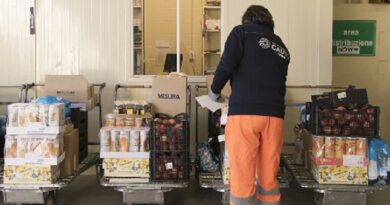 Brescia combatte lo spreco alimentare: recupero eccedenze e coinvolgimento dei cittadini al mercato del sabato