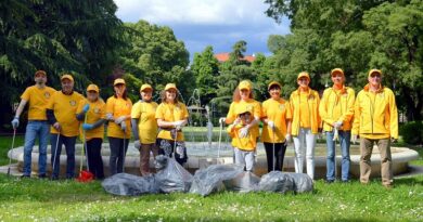 Volontari di Scientology al lavoro ai giardini Falcone e Borsellino