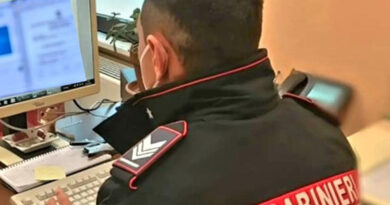 Coccaglio, finto operatore bancario tenta una truffa da 98 mila euro: bonifici bloccati dai carabinieri