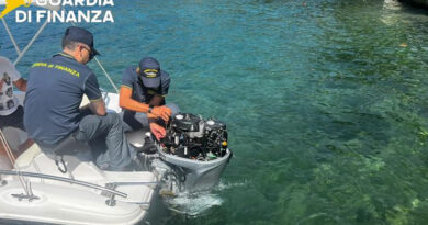 Motori truccati sui laghi di Garda e Iseo: sequestrati cinque natanti a noleggio
