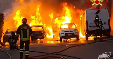 Castel Mella, incendio all’alba in via Quinzano: più veicoli coinvolti