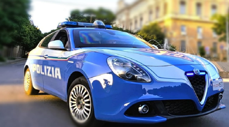 Auto della Polizia nella fotografia illustrativa della fonte
