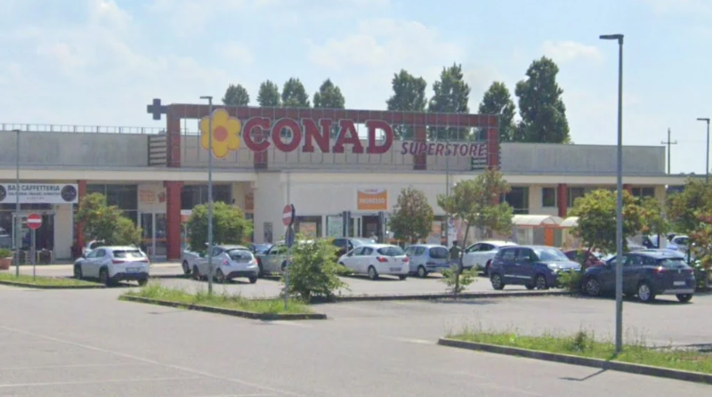 Chiari, furto al Conad: cassaforte aperta con un flessibile, rubati circa 45mila euro