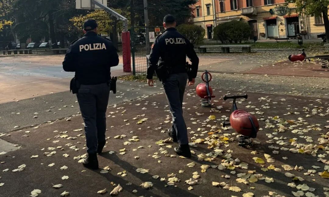 Due operatori di Polizia nella fotografia illustrativa di Radio Bruno Brescia
